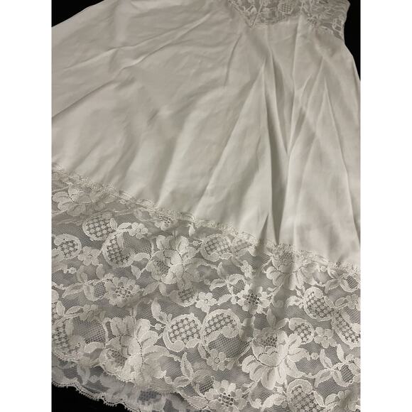 Vtg. Vanity Fair Full Slip Nylon Lace Ladies Lingerie 34 White Tan Made in USA - Picture 9 of 9